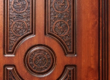 Металлические двери с деревянной отделкой