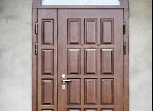 Установка арочной парадной двери в коттедже