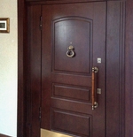 Вид двери в помещении