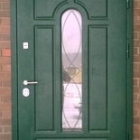 Входная дверь с ковкой и стеклом
