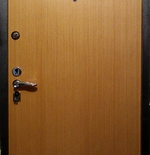 Входная дверь с отделкой ламинат