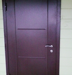 Металлическая дверь с выдавленным рисунком