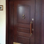 Вид двери в помещении