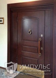 Фото установленной двери с массивом дуба